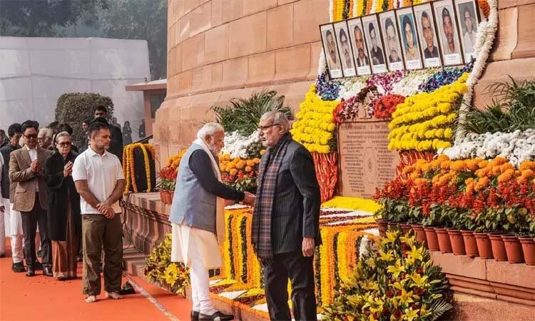 பார்லி. தாக்குதல் நினைவு தினம்: துணை  ஜனாதிபதி, பிரதமர் மோடி அஞ்சலி